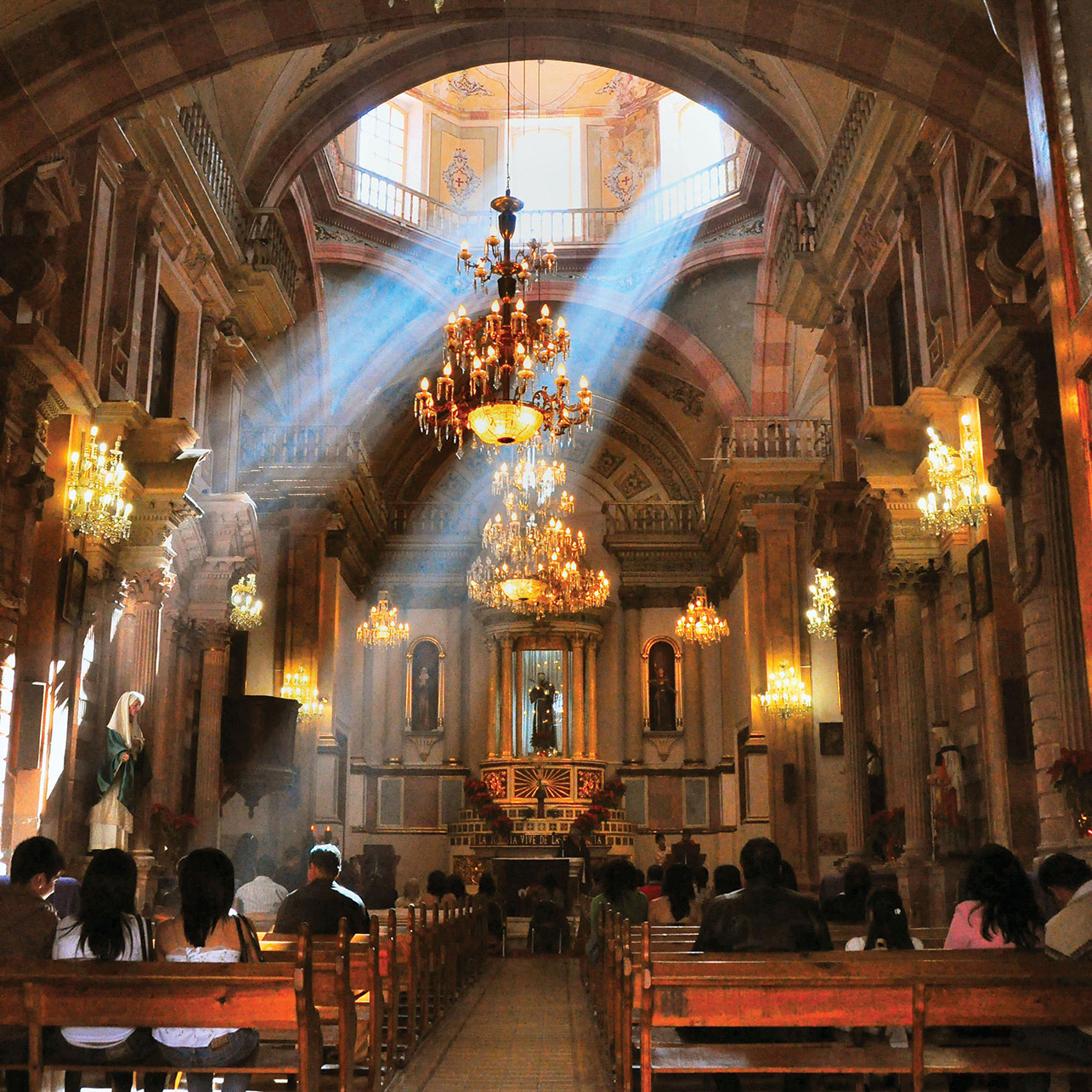 The interior of San Francisco Church, Guanajuato, Mexico, with sunbeams streaming through the windows. (Photo by Russ Bowling.)