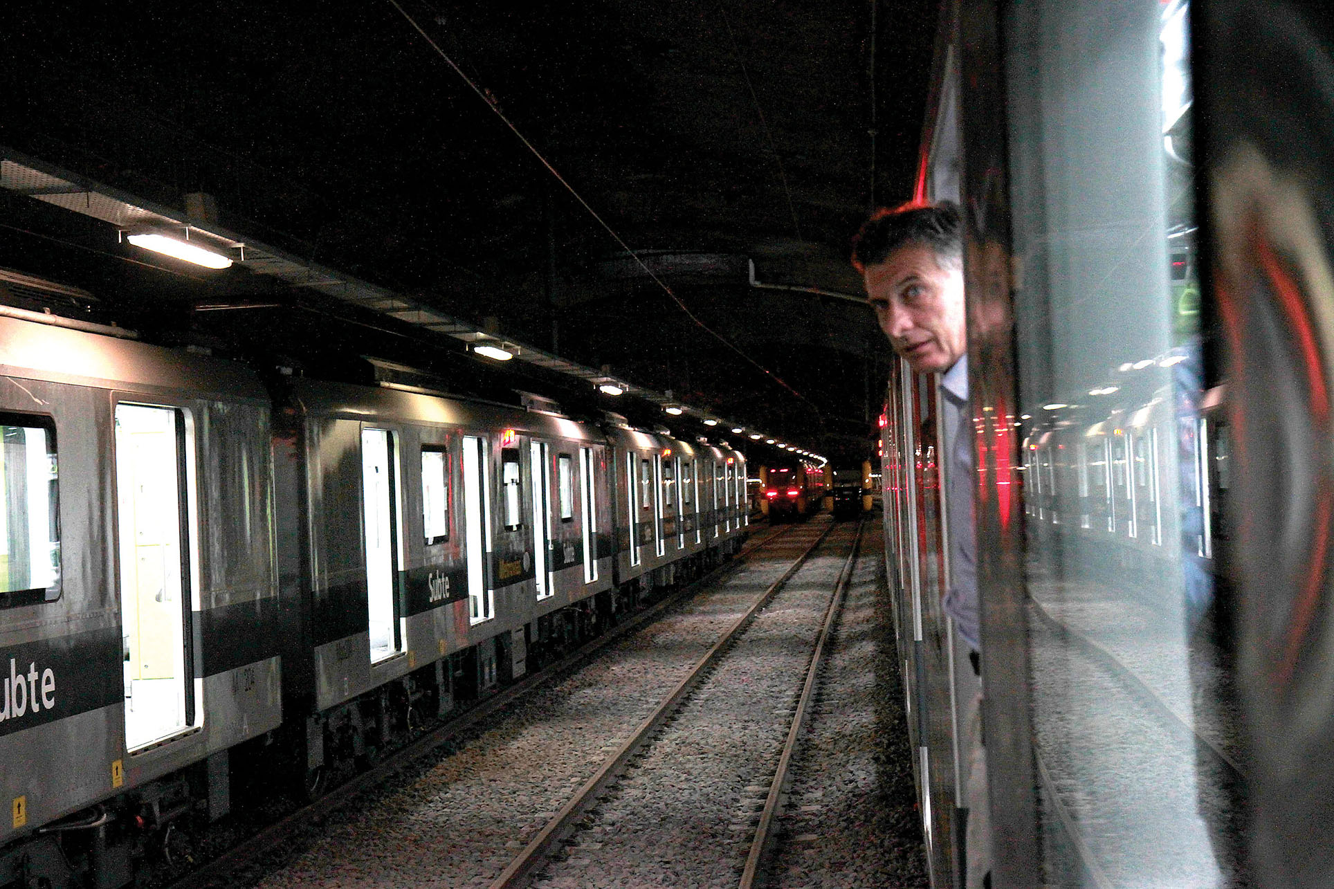 Mauricio Macri peers out of a subway car in 2013, when he was Chief of Government of Buenos Aires. (Photo courtesy of Gobierno de la Ciudad de Buenos Aires.)