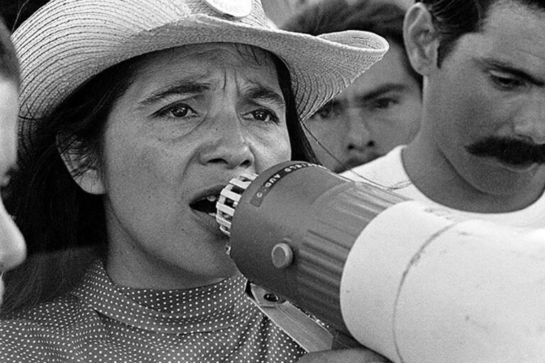 Dolores Huerta organizing marchers on the 2nd day of March Coachella in California, 1969. © 1976 George Ballis/Take Stock/The Image Works/Courtesy of Ro*co.)