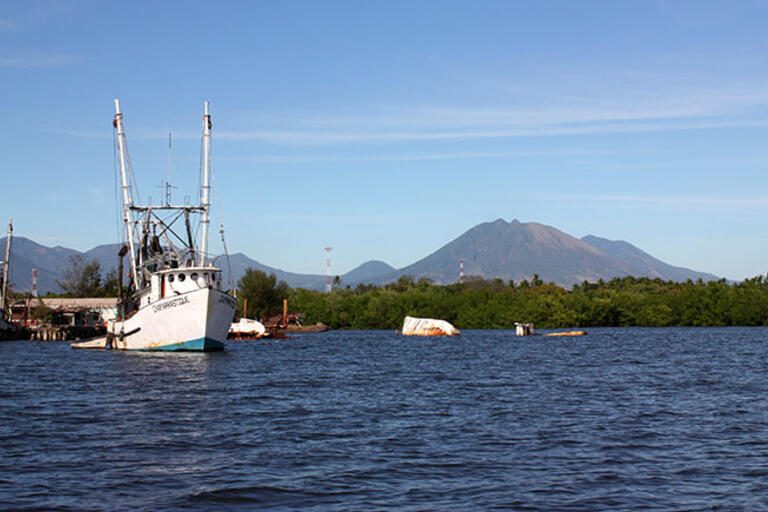 Photo of a boat at Puerto El Triunfo in El Salvador