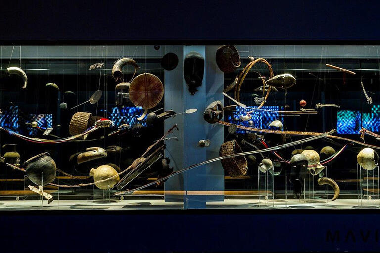An exhibition of Indigenous artifacts by Francisco Huichaqueo, linked to the conference "El archivo y sus formas."