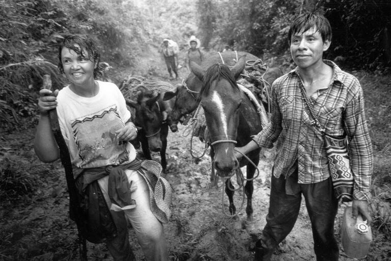 Beatriz Manz, with Juan Osorio, a K’iche’ Maya from Santa María Tzejá, on the jungle trail to that village in Ixcán, Guatemala, circa 1986.  (Photo by Derrill Bazzy.)