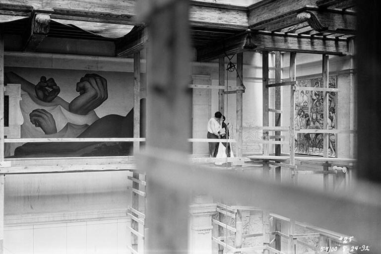 Diego Rivera and Frida Kahlo kiss on the scaffolding at the Detroit Institute of Arts in 1932