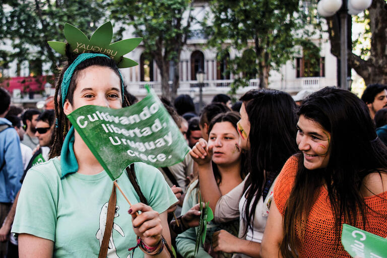 Young women during “The Last March With Illegal Marijuana,” which took place on the day  the Uruguayan Senate voted on the Marijuana Regulation Law. (Photo by Gonzalo G. Useta.)