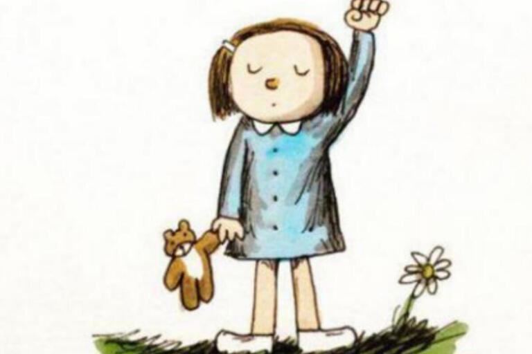 Child holding a teddy bear with her fist in the air, with the text Ni Una Menos