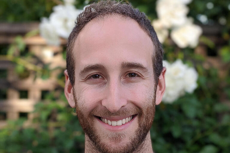 Headshot of Gabriel Lesser.