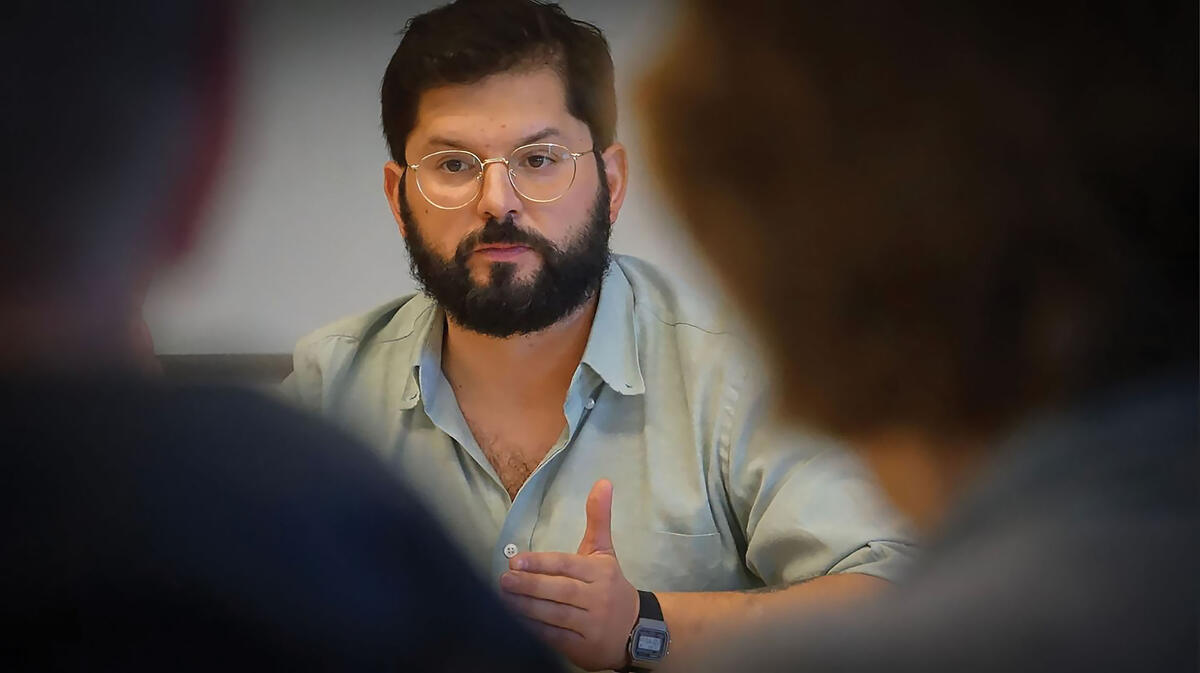 At UC Berkeley, Gabriel Boric explains the drive to re-write Chile’s Constitution in 2020. (Photo by Nico Novoa-Marchant - www.sdpaudiovisual.com.)