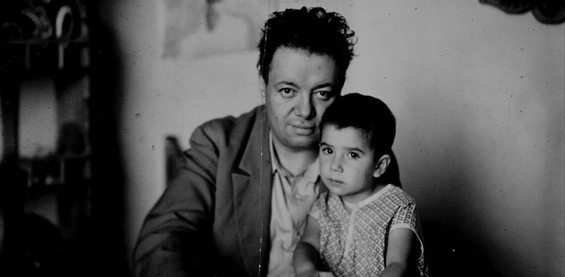 Diego Rivera with his daughter Guadalupe, circa 1927. (Photo from Google Art Project/Wikimedia Commons.)