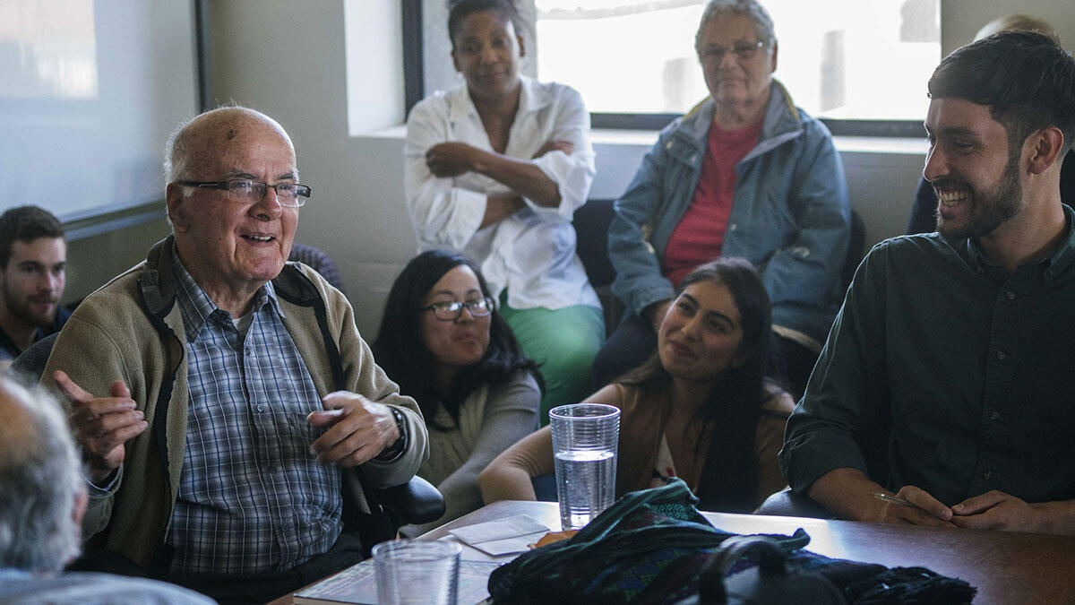 Ricardo Falla speaks with Berkeley students, September 2016. (Photo by Jim Block.)