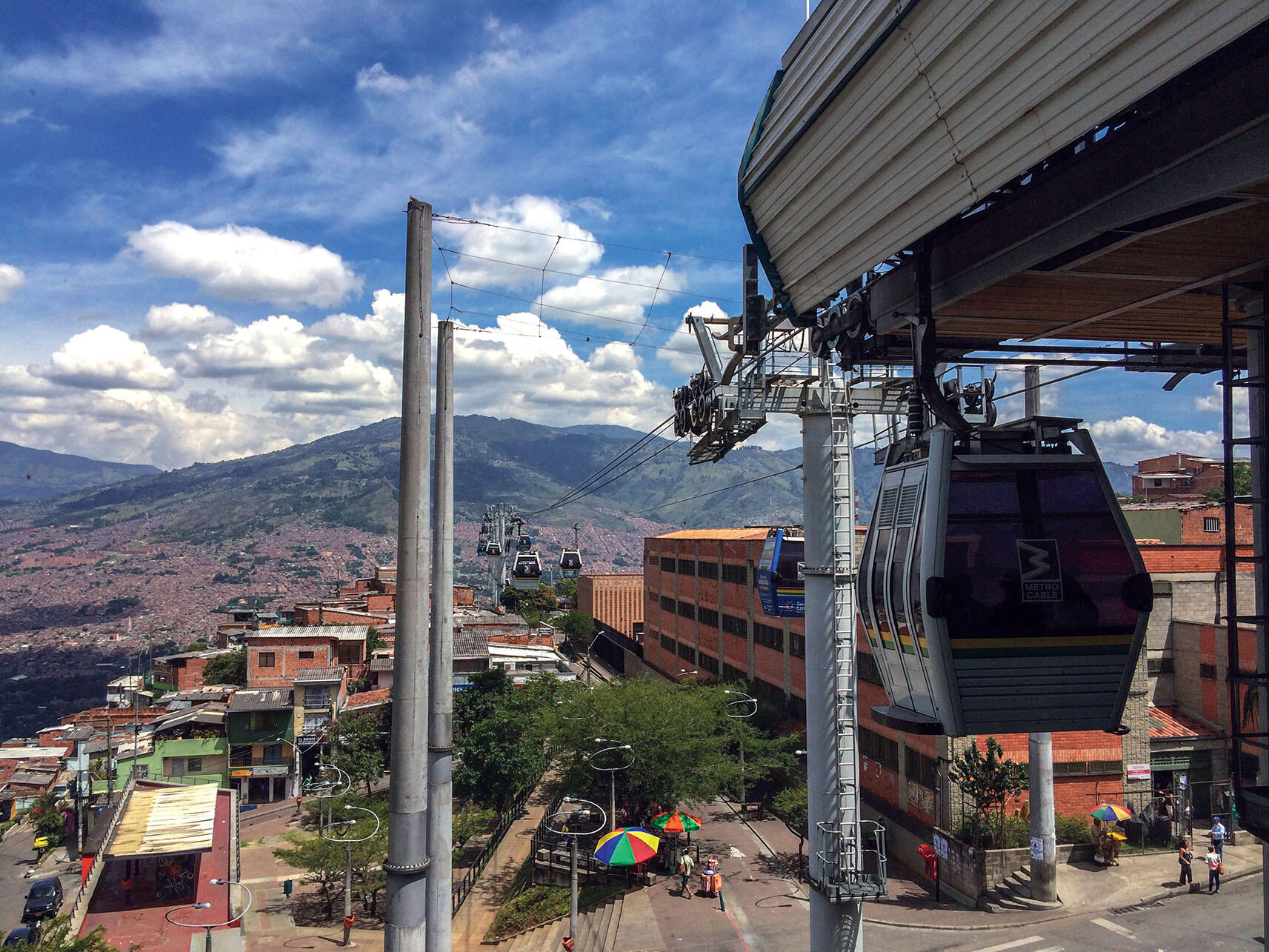The tramway and a station of Medellín’s Metrocable, which links poor hillside communities with the urban center. (Photo by Alan.)