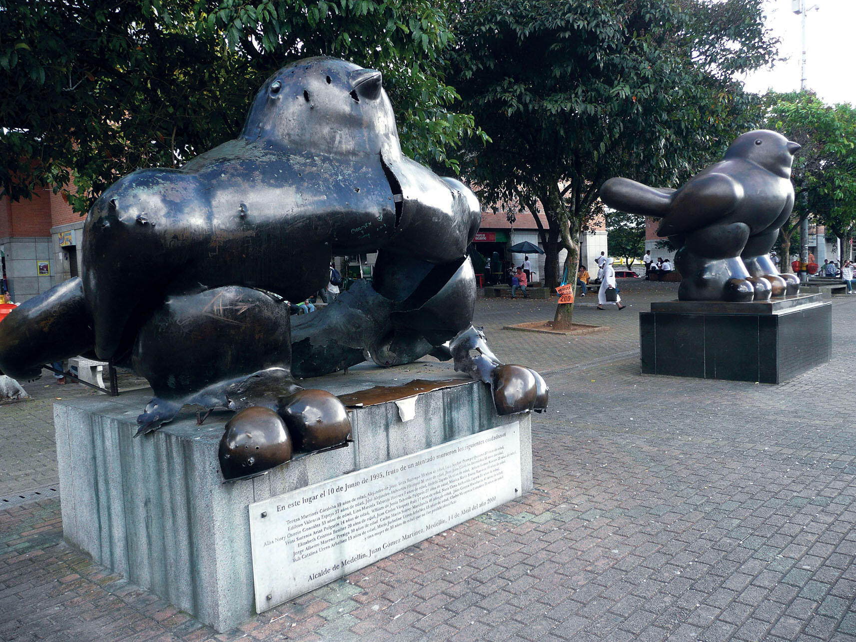 When a bomb damaged the metal statue of a bird on the left, Fernando Botero donated another to Medellín. (Photo by Randal Sheppard.)