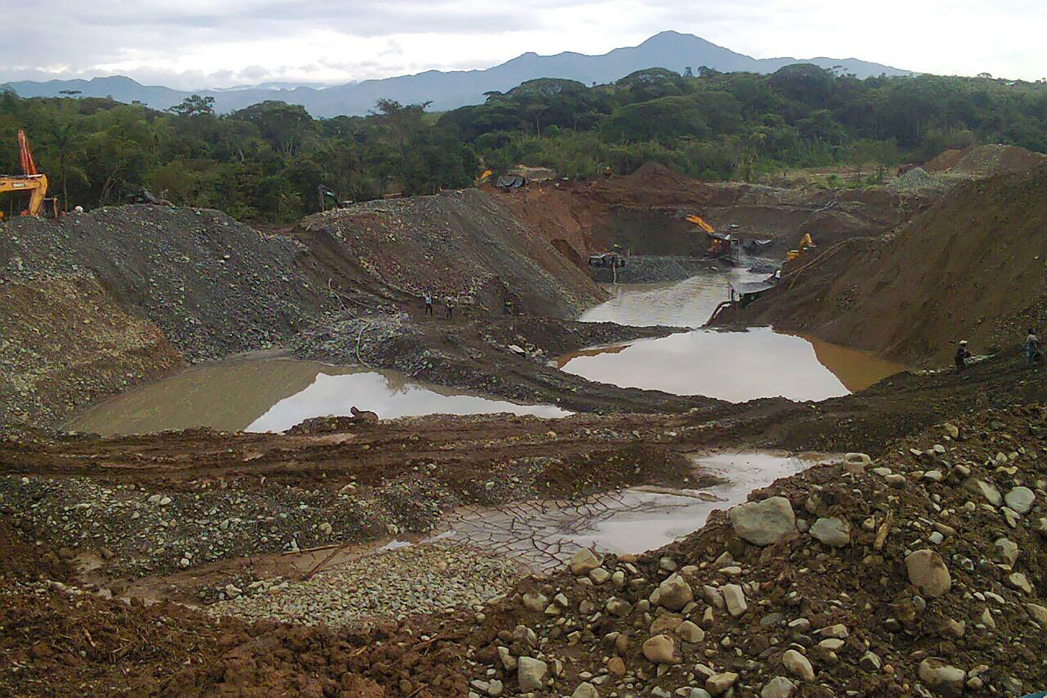 The aftermath of an illegal gold mining operation scars the land in Santander de Quilichao, Cauca. (Photo by Lady Castro.)