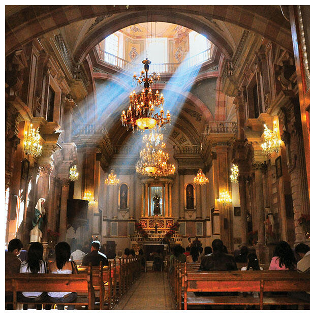 The interior of San Francisco Church, Guanajuato, Mexico, with sunbeams streaming through the windows. (Photo by Russ Bowling.)