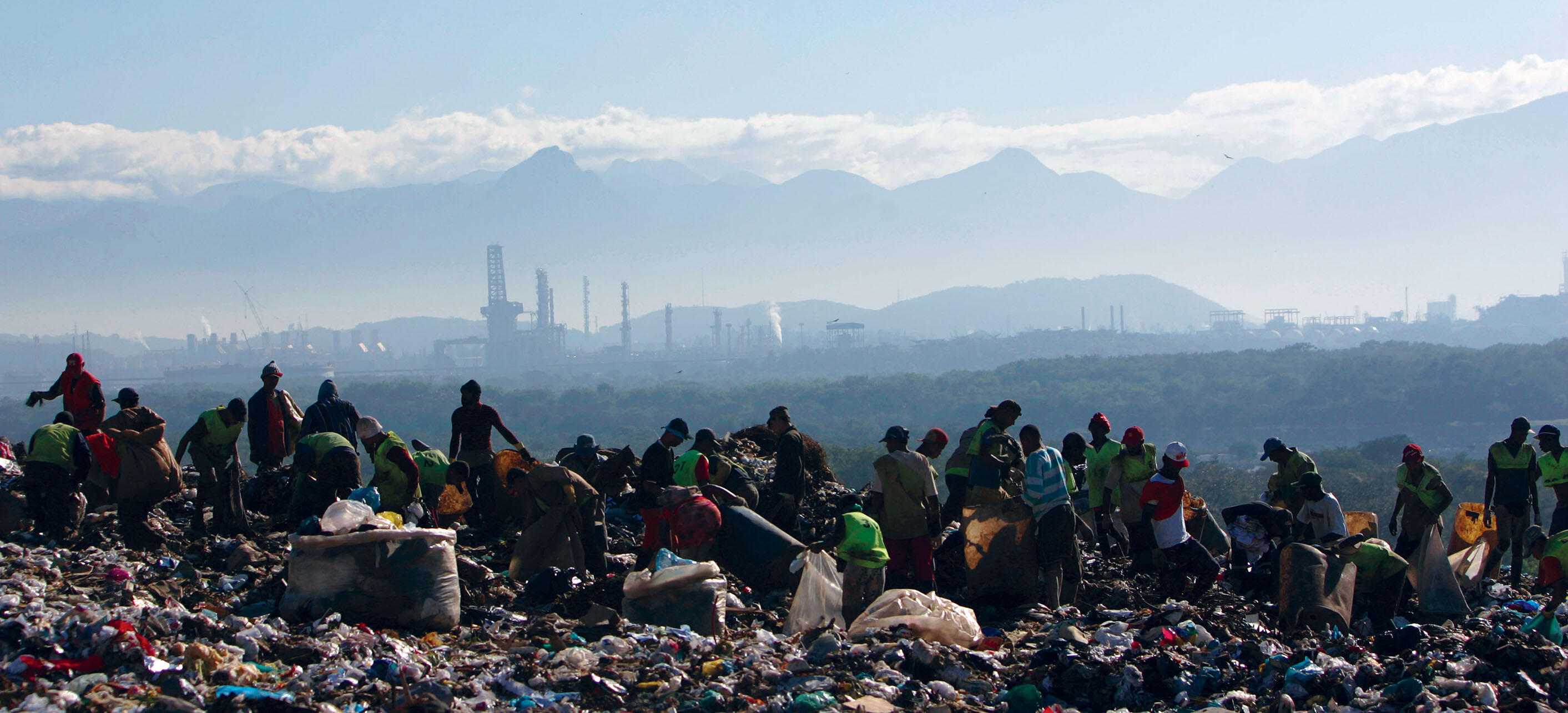 Trash pickers working amidst the garbage in the Jardim Gramacho dump. (Photo by Ricardo Moraes/Associated Press.)