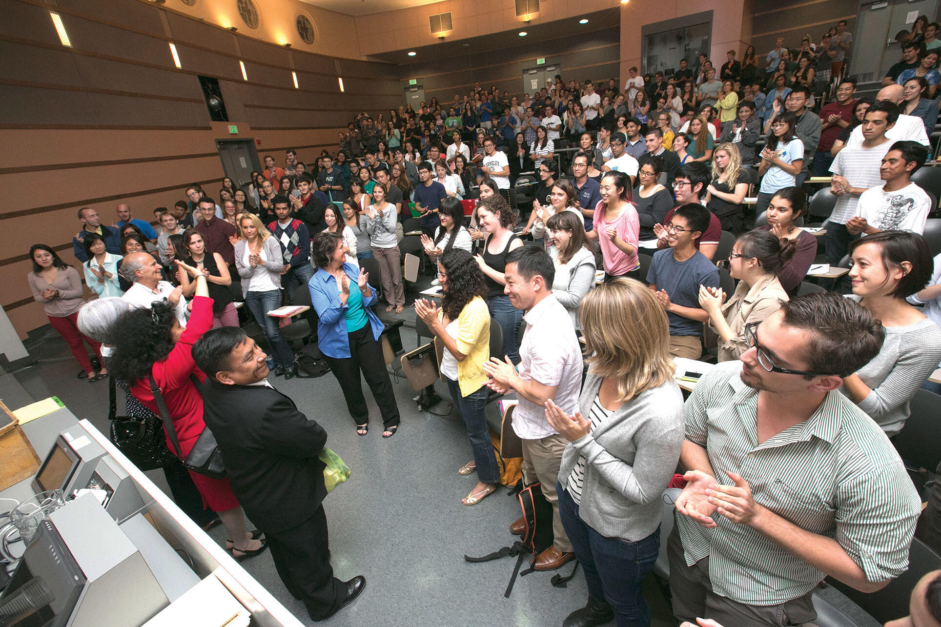 The judges receive a standing ovation from a classroom full of Berkeley students when they visit a class on campus. (Photo by Jim Block.)