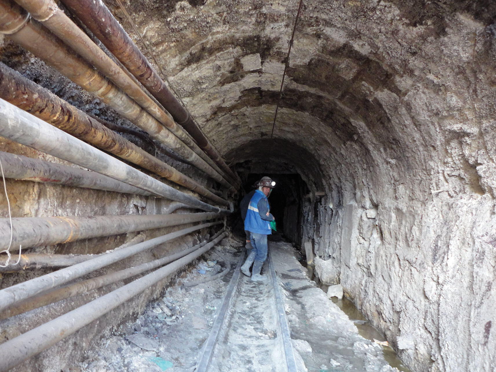 A miner heads below ground into the tunnels of the mine at the beginning of a day’s work. (Photo by Andrea Marston.)