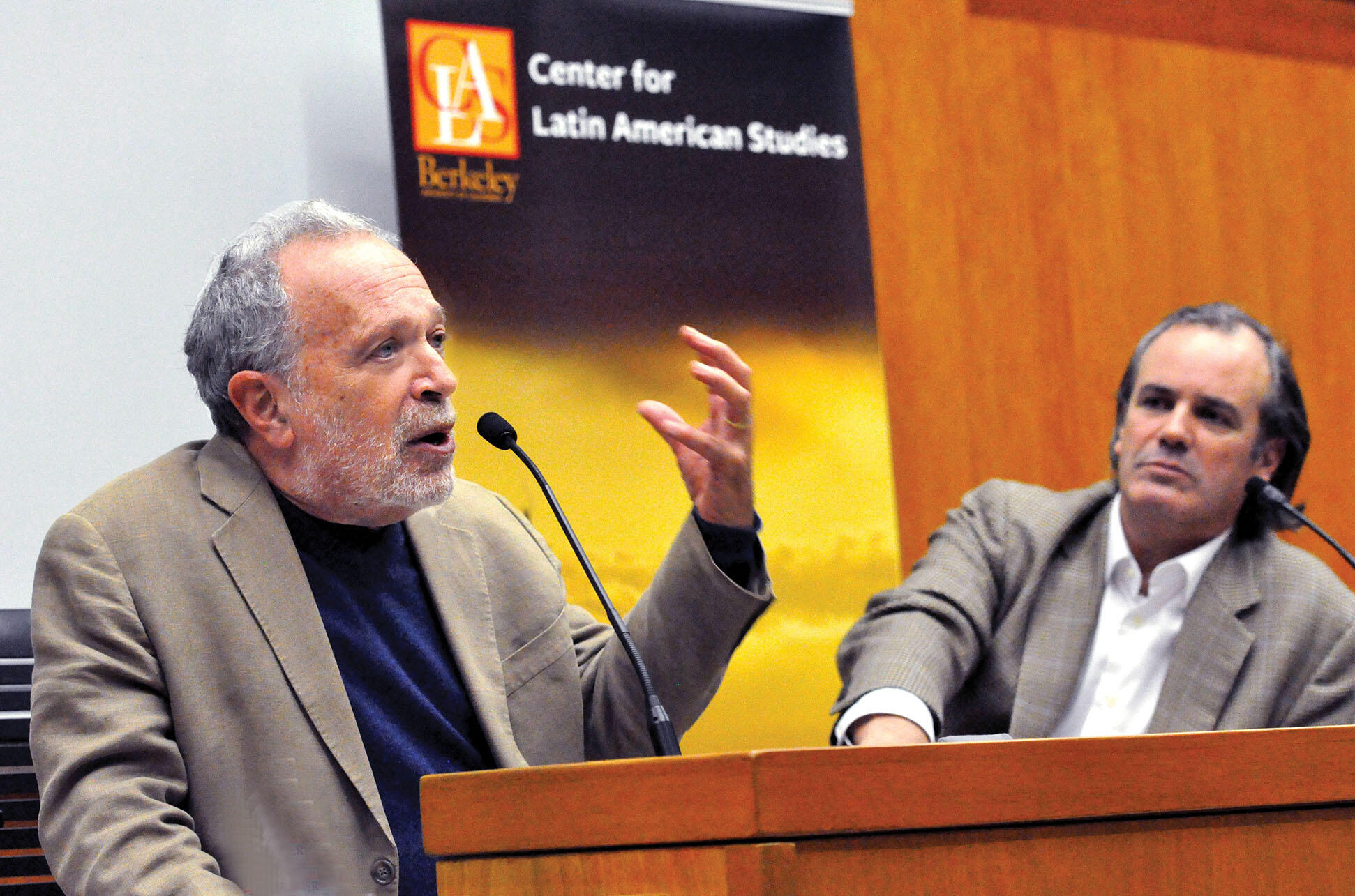 Robert Reich and José Miguel Benavente speak at the Chile-California Conference in 2014. (Photo by Peg Skorpinski.)