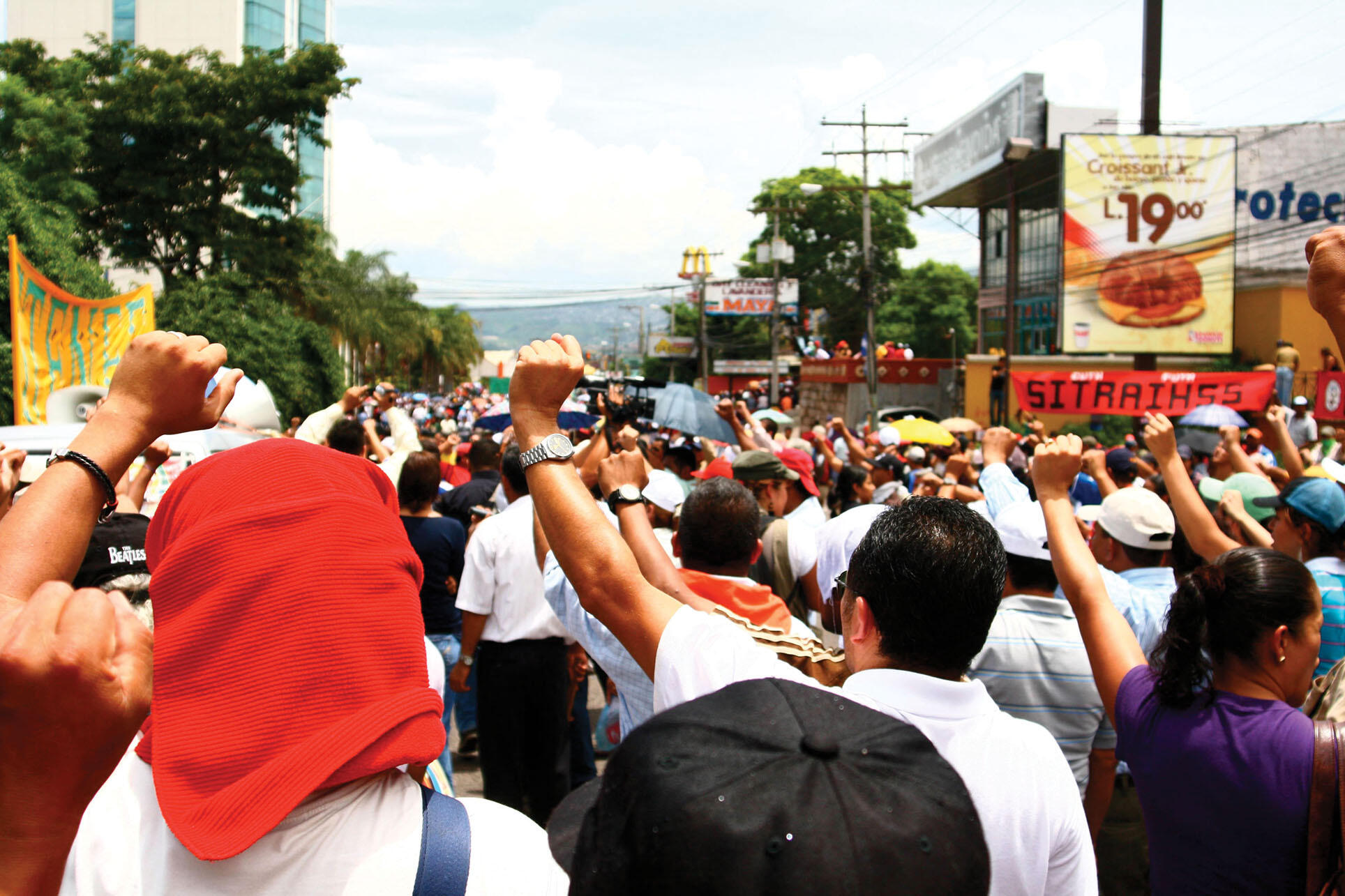 A crowd of people protests following the 2009 coup in Honduras. (Photo by Yamil Gonzales.)
