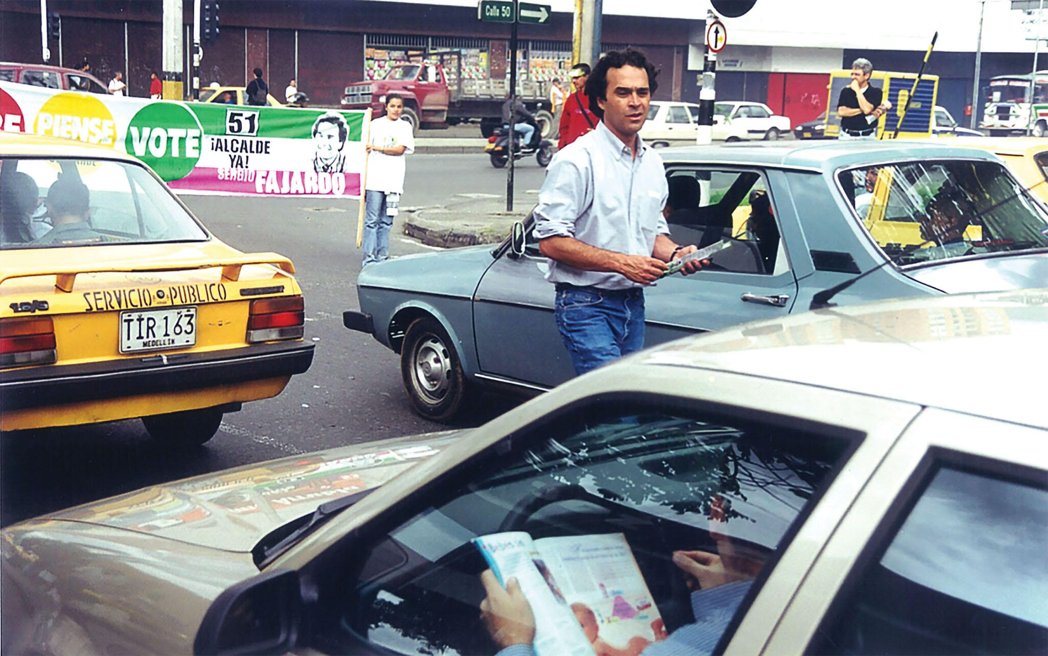 Sergio Fajardo on the campaign trail in Medellín in 1999. (Photo courtesy of Sergio Fajardo.)