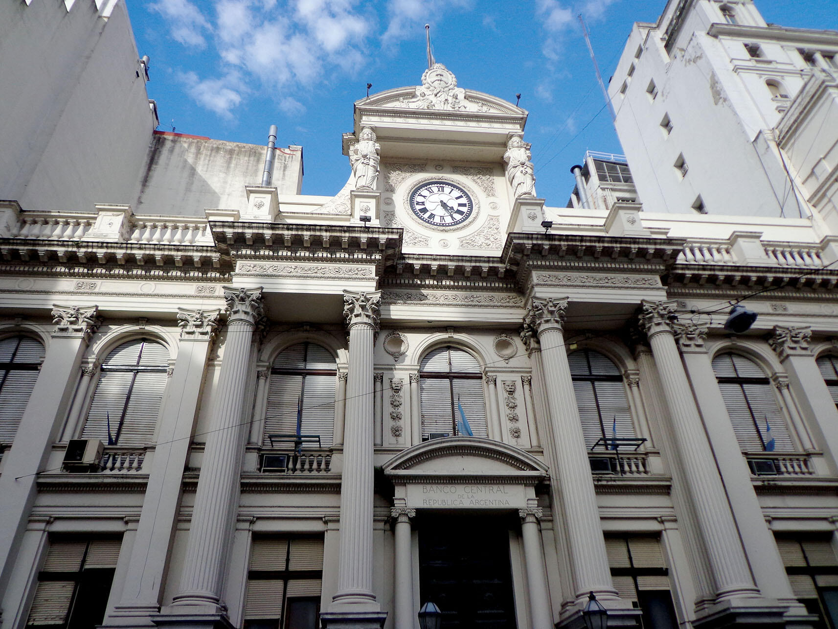 The Central Bank of Argentina, an imposing classical building in Buenos Aires. (Photo by Diana2803.)