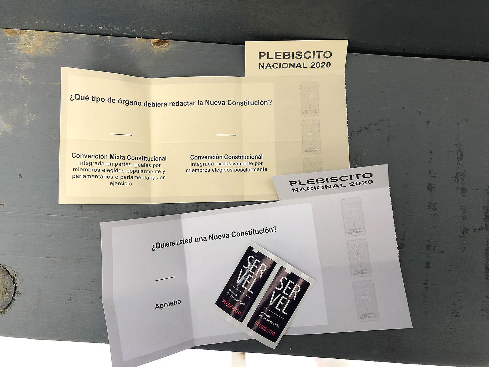 The two parts of the ballot for Chile’s October 2020 constitutional plebiscite. (Photo by Janet Waggaman.)