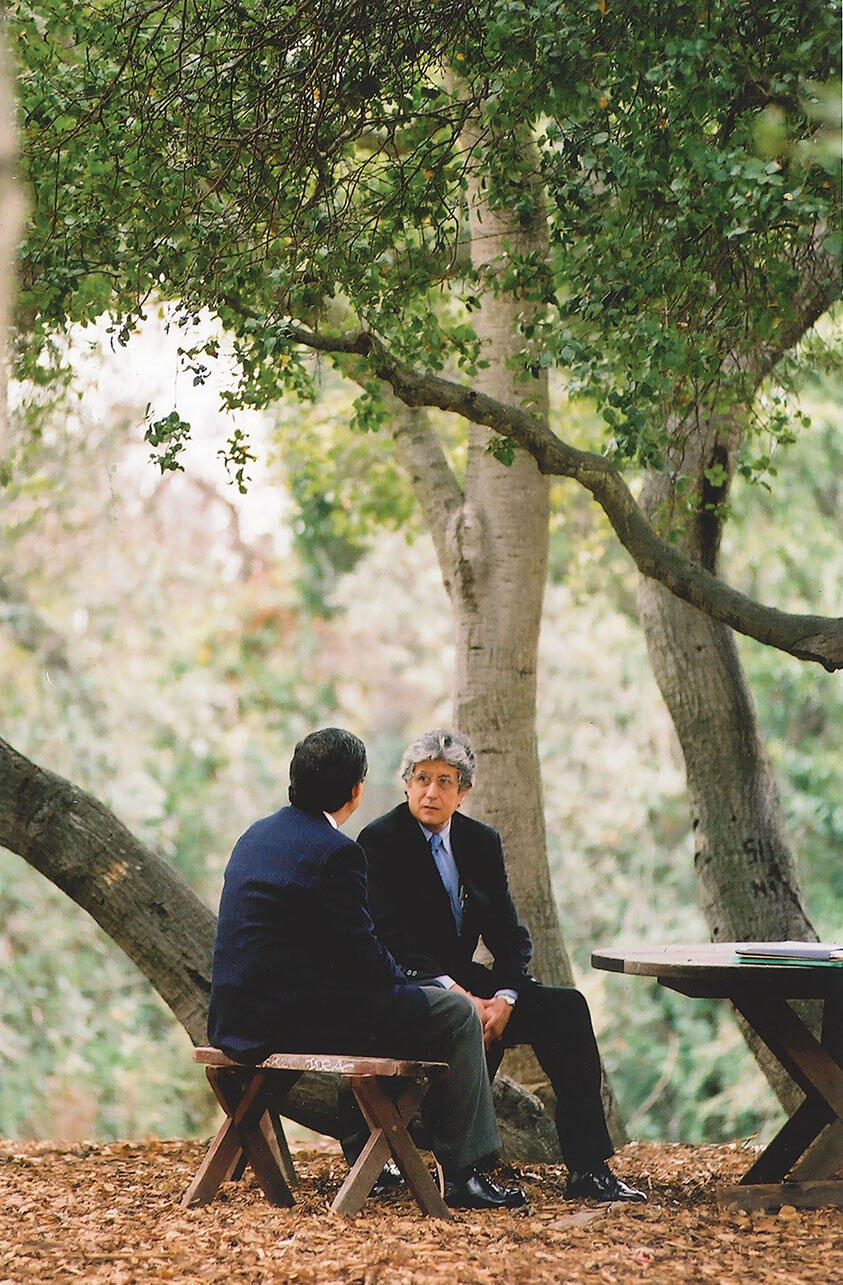 Adolfo Aguilar Zínser in conversation on the UC Berkeley campus. (Photo by Stefan Cohen.)