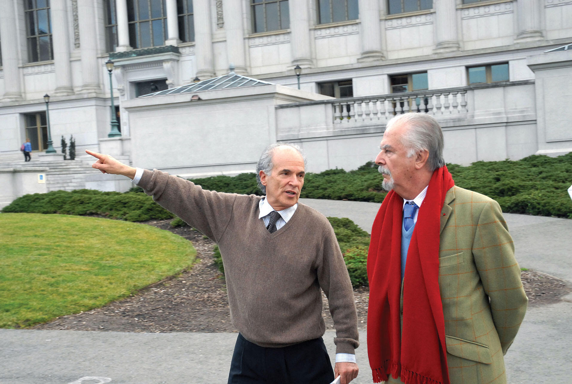 Harley Shaiken and Fernando Botero walk across the Berkeley campus, January 2007. (Photo by Jan Sturmann.) Harley Shaiken and Fernando Botero walk across the Berkeley campus, January 2007. (Photo by Jan Sturmann.)
