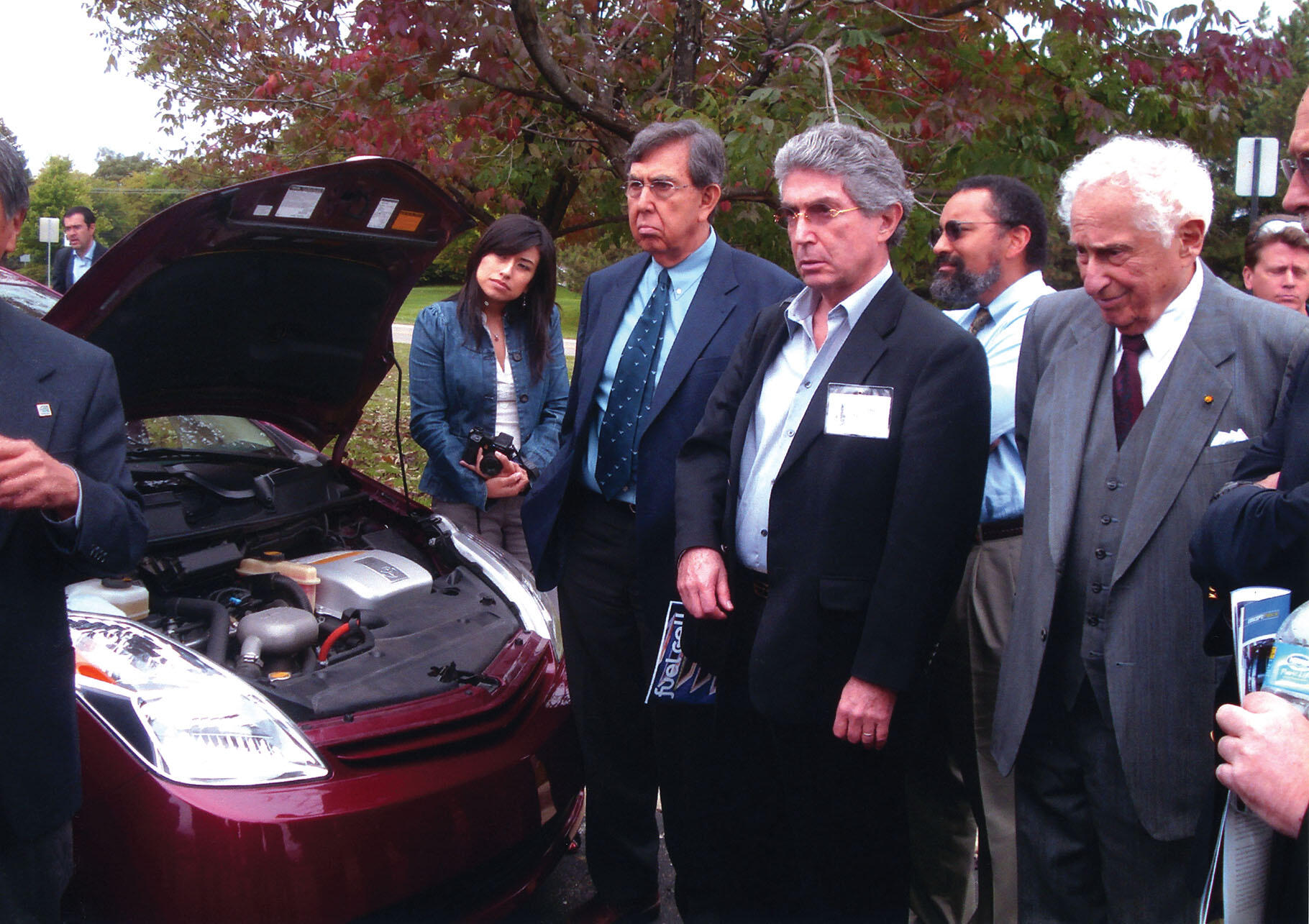 Dionicia Ramos, Cuauhtémoc Cárdenas, Roberto Dobles, Christopher Edley, and Stan Ovshinsky with a hydrogen-powered car. (Photo by Cristel Heinrich Bettoni.) Dionicia Ramos, Cuauhtémoc Cárdenas, Roberto Dobles, Christopher Edley, and Stan Ovshinsky with a hydrogen-powered car. (Photo by Cristel Heinrich Bettoni.)