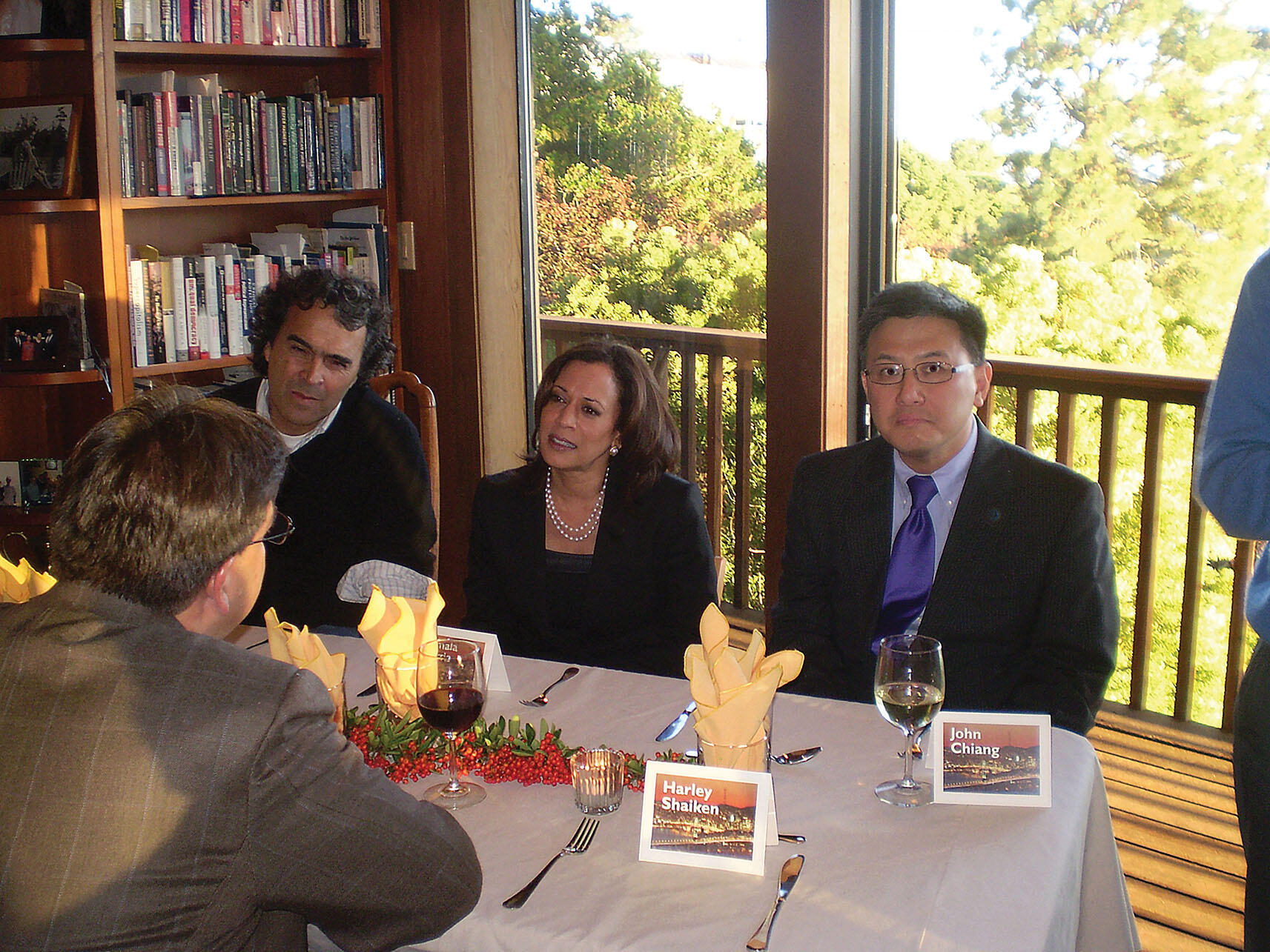  Sergio Fajardo, Kamala Harris, and John Chiang speak over dinner with Pete Gallego (back to camera). (Photo by Meredith Perry.)