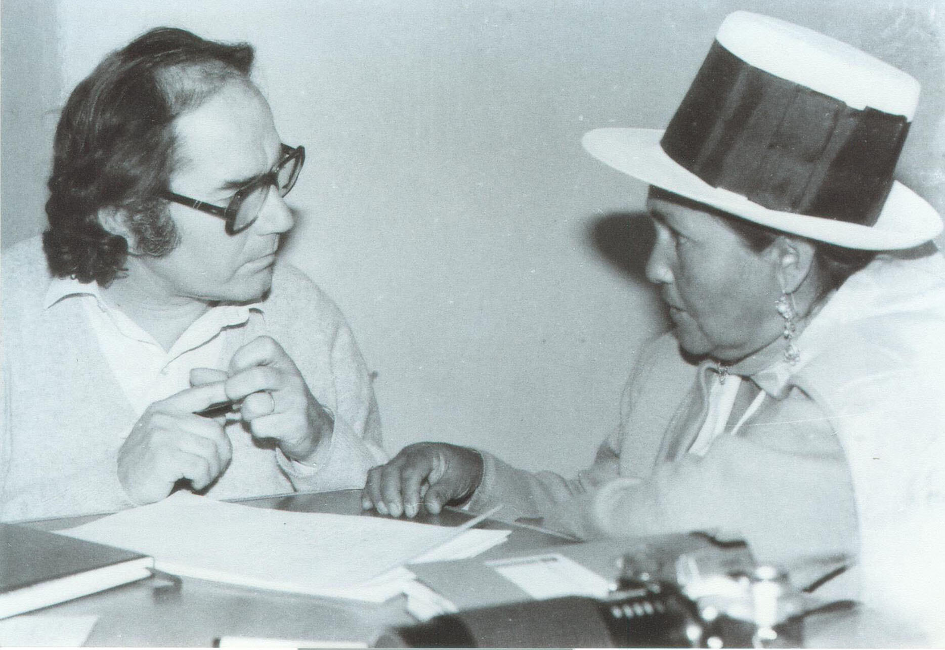 In 1985,   Argentine artist Adolfo Pérez Esquivel meets “Mamá Angélica” in Peru. (Photo by Käthe Meentzen.)