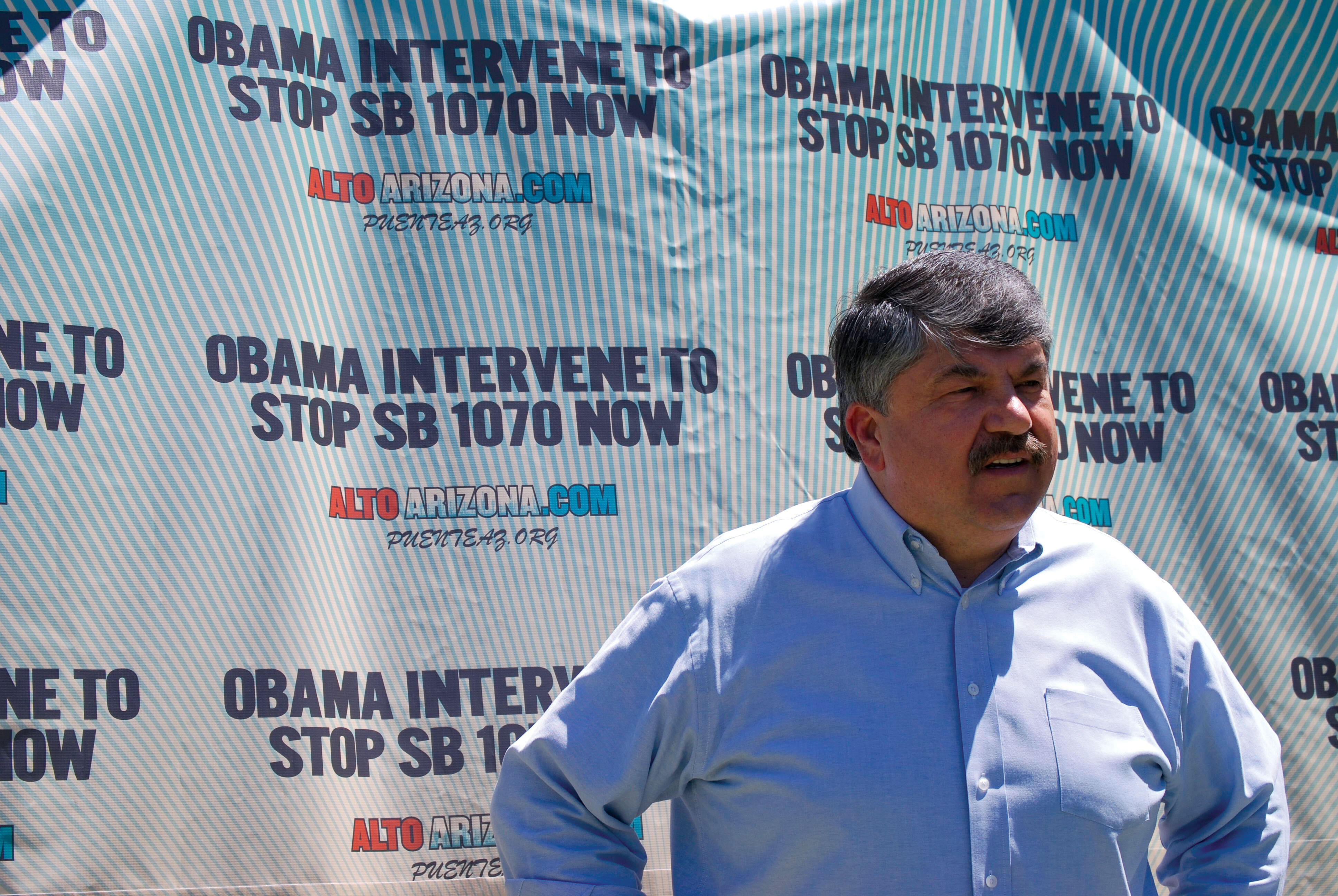 Richard Trumka, president of the AFL-CIO, speaks at an anti-SB 1070 rally. (Photo by Natalia Jaramillo.)