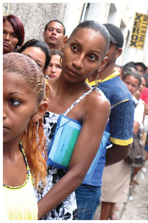 People waiting to register for Brazil’s Bolsa Familia program. (Photo by Mason Hiatt.)