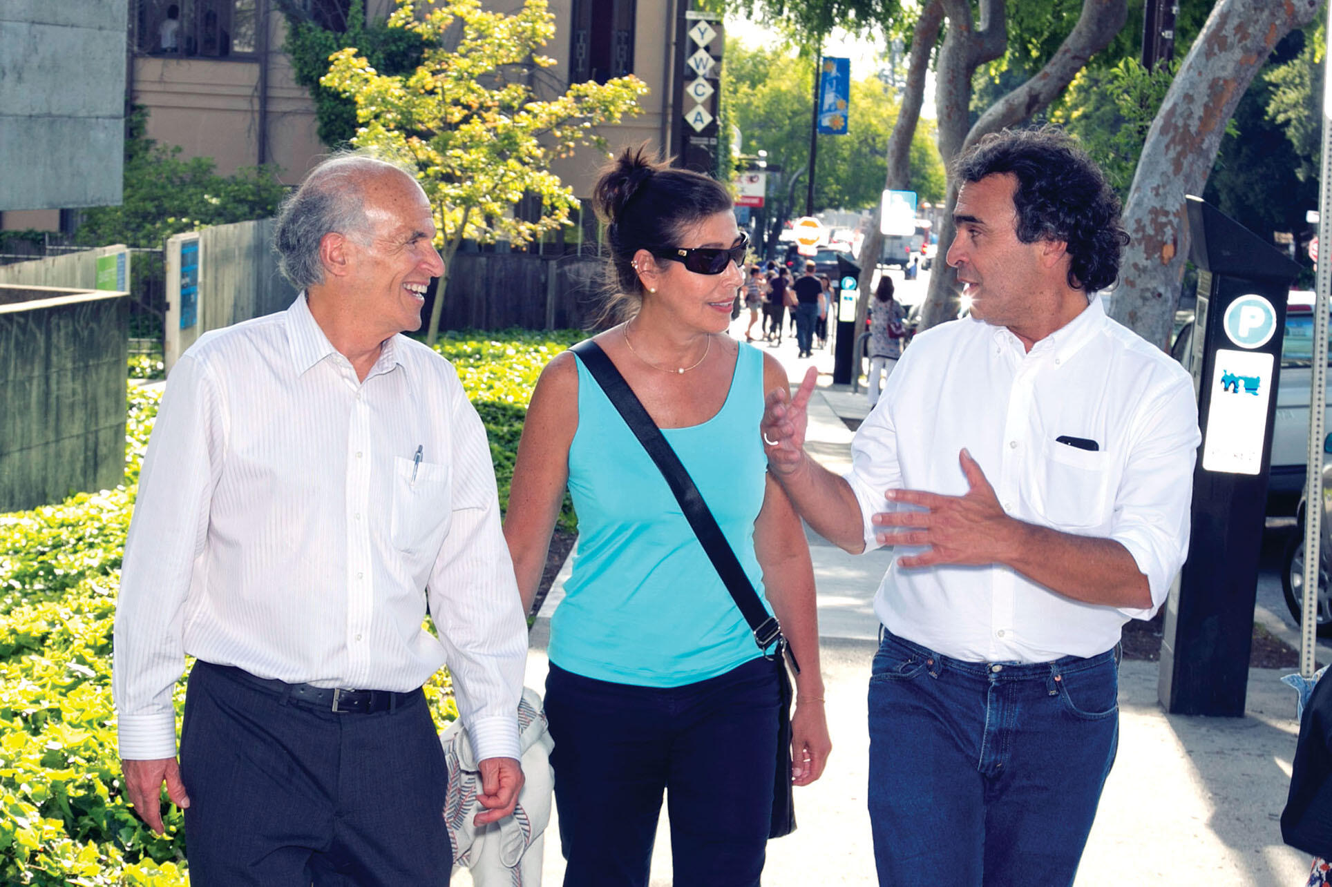 LAS Chair Harley Shaiken (left) walking in Berkeley with Dr. Lucrecia Ramírez Restrepo and Sergio Fajardo, governor of Antioquia, Colombia. (Photo by Jim Block.)