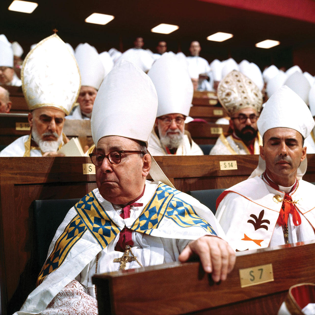 Roman Catholic cardinals in pews at the Second Vatican Council (Vatican II) in 1962. (Photo by Lothar Wolleh/Wikimedia Commons.)