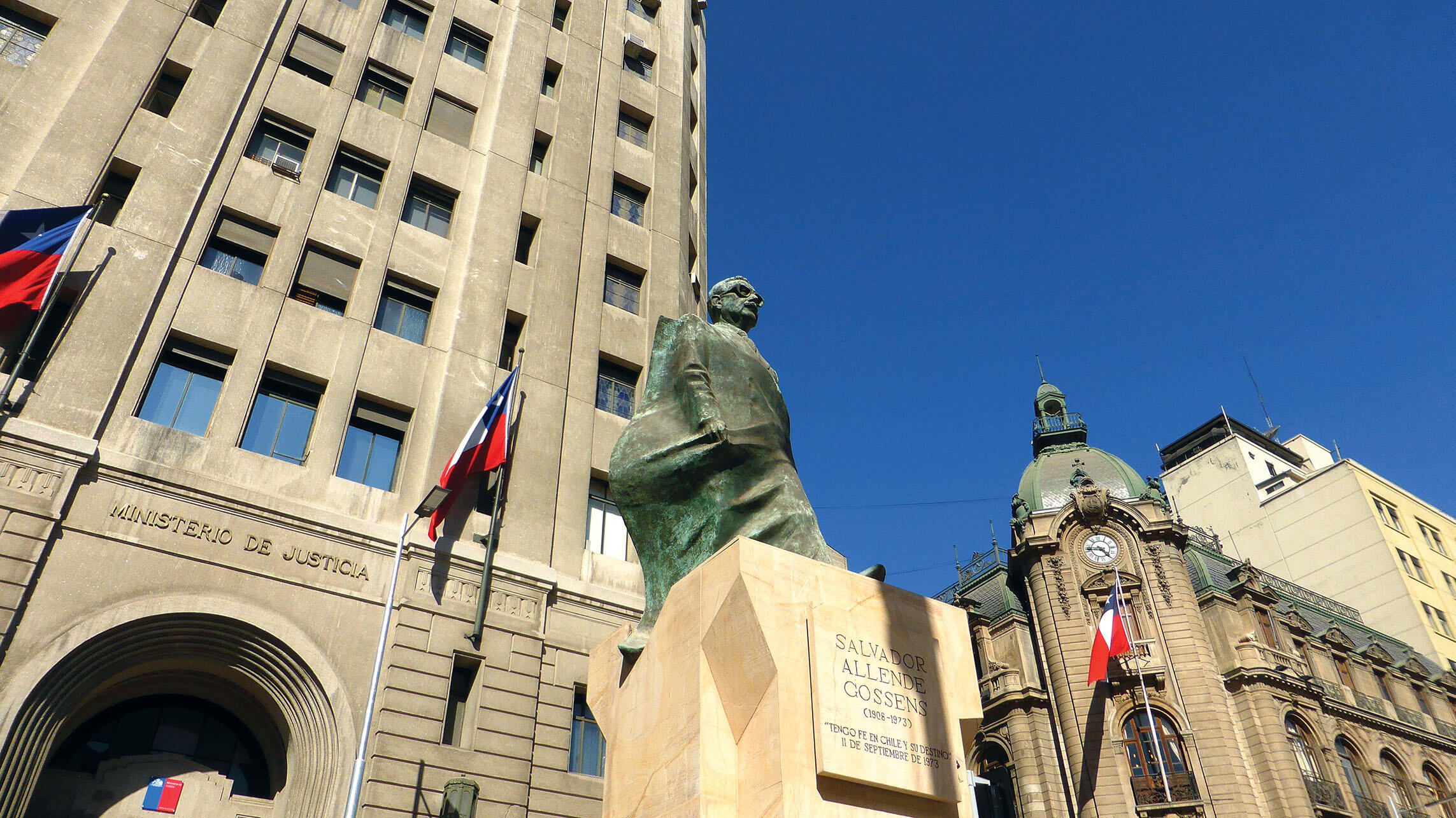 A statue of Salvador Allende outside Chile’s Ministry of Justice in Santiago in 2014. (Photo by Fernando Valido.) A statue of Salvador Allende outside Chile’s Ministry of Justice in Santiago in 2014. (Photo by Fernando Valido.)