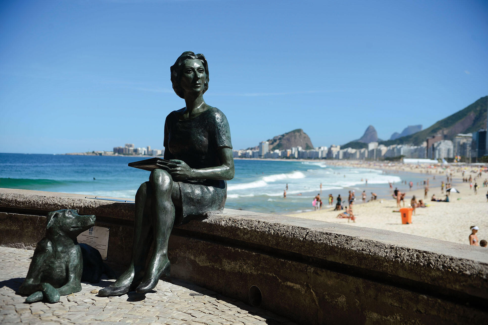 A statue of Clarice with her notebook and her dog overlooks Rio’s beaches. (Photo by Fernando Frazão/Agência Brasil Fotografia.)