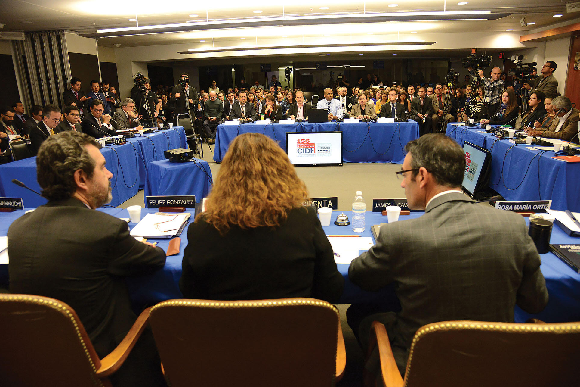 The Grupo Interdisciplinario de Expertos Independientes (GIEI) presents an initial report in October 2015 in a packed conference room. (Photo by Daniel Cima/CIDH.)