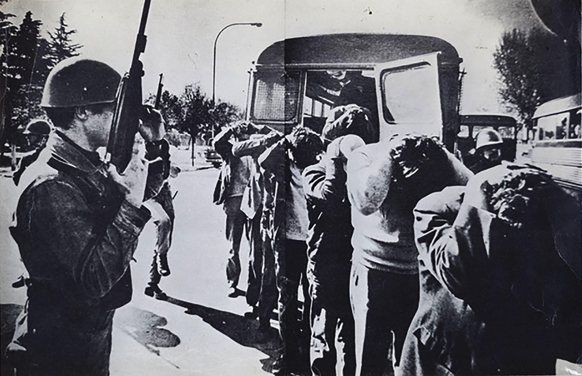 Prisoners being led away during the early days of the Pinochet dictatorship. (Photo from Diario 7.)